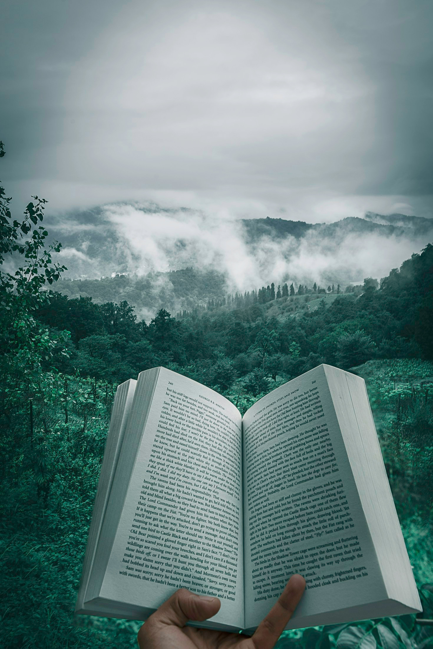 Perché leggere storie romantiche arricchisce la vita